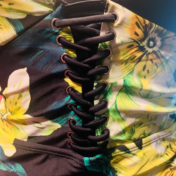 TINIBIKINI LOW CUT ONE PIECE SWIMSUIT - Picture 4 of 8